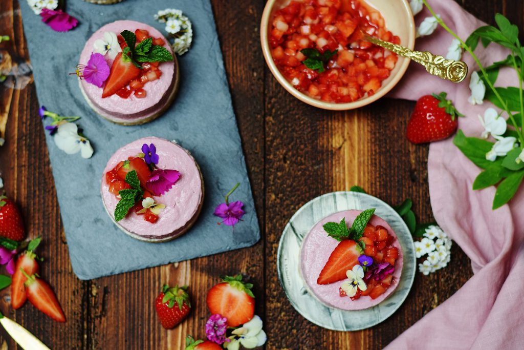 Erdbeer-Eiscreme-Törtchen: roh und vegan